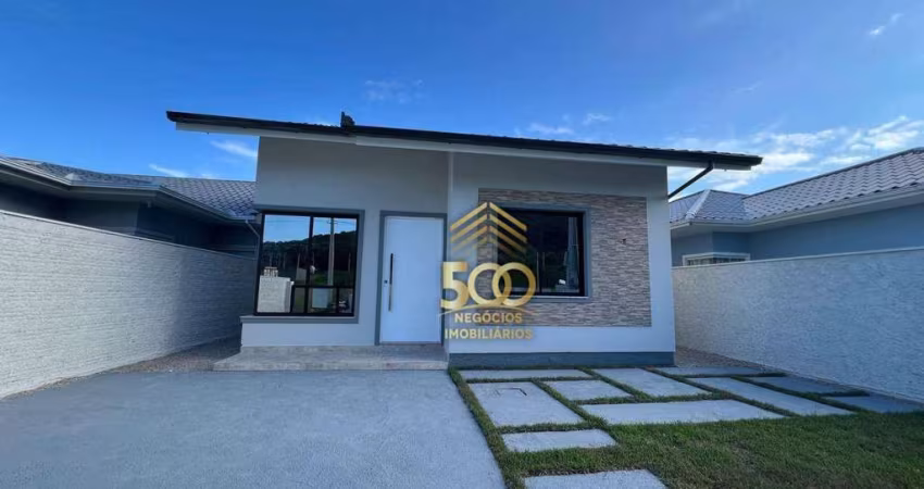 Casa com 2 dormitórios sendo 01 suíte amplo quintal  85 m²  - Forquilhas - São José/SC