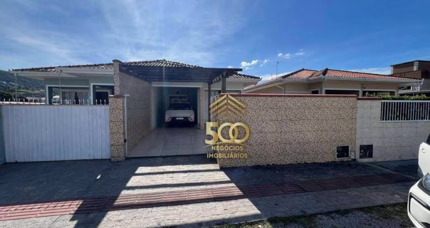 Casa com Piscina em Biguaçu