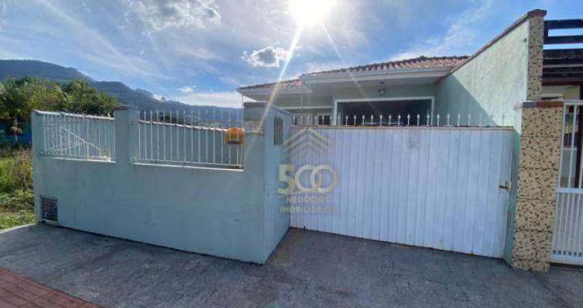 Casa Semi-Mobiliada á Venda no Bairro Fundos em Biguaçu