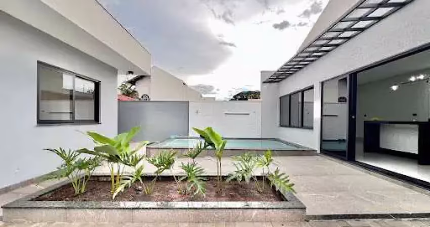 Casa com 3 dormitórios à venda, 250 m² por R$ 1.300.000,00 - Jardim América - Maringá/PR