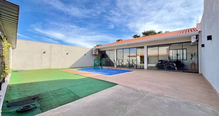 Sobrado com Edícula e área Comercial à venda, 392m² de construção por R$ 1.930.000 - Vila Vardelina - Maringá/PR