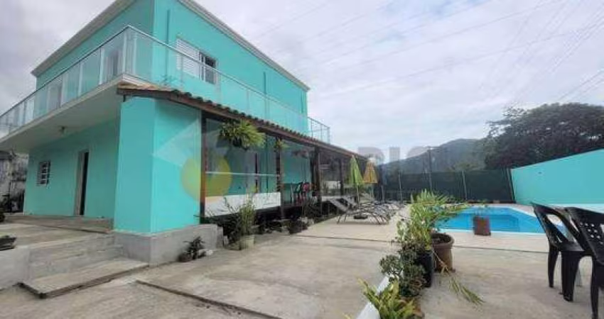Sobrado com 4 quartos, 205m², à venda em Ubatuba, Lagoinha