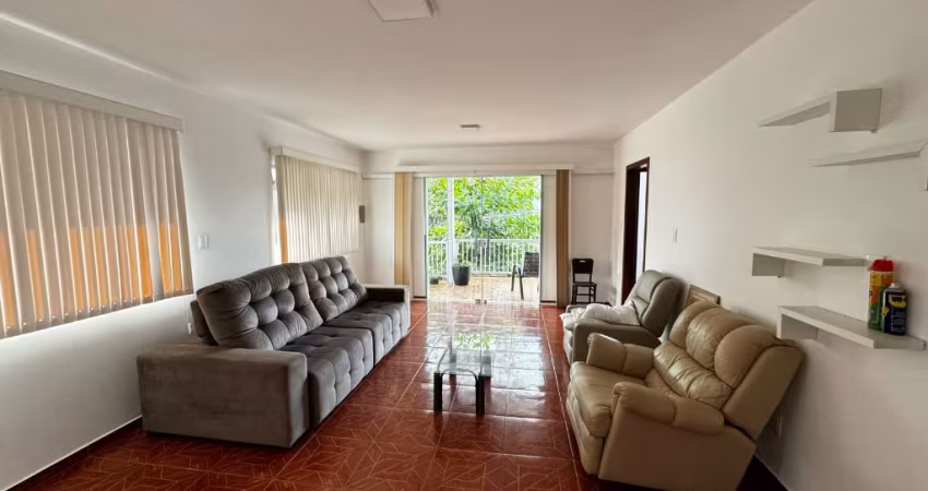 Casa ampla no Bairro das Nações