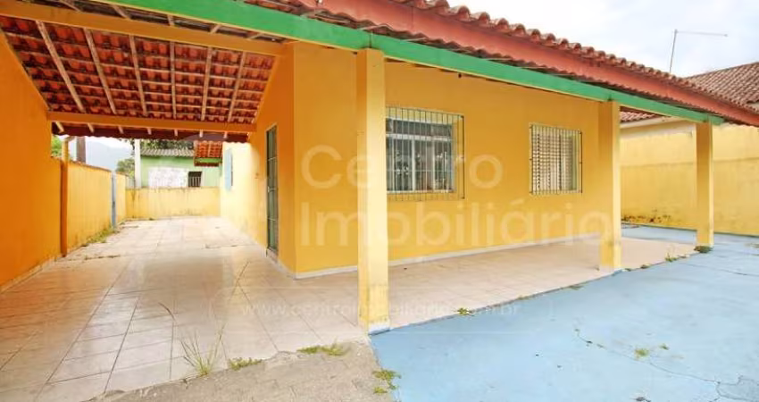 CASA à venda com 2 quartos em Peruíbe, no bairro Jardim Veneza