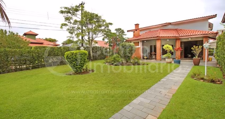 CASA à venda com 4 quartos em Peruíbe, no bairro Bougainvillee III