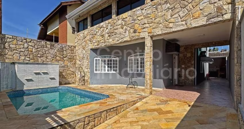 CASA à venda com piscina e 3 quartos em Peruíbe, no bairro Parque Balneario Oasis