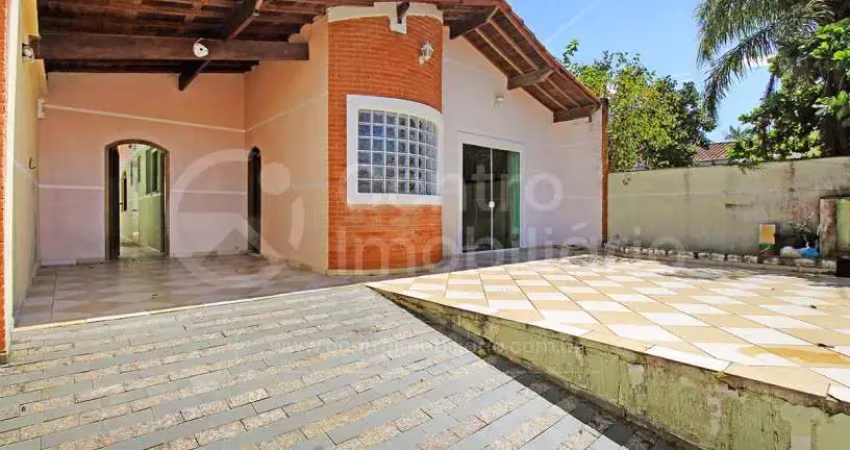 CASA à venda com 3 quartos em Peruíbe, no bairro Jardim Três Marias