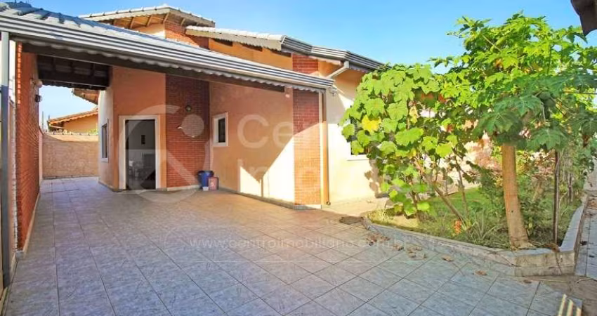 CASA à venda com 3 quartos em Peruíbe, no bairro Parque Turistico