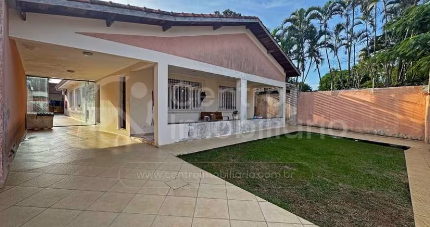CASA à venda com 5 quartos em Peruíbe, no bairro Centro