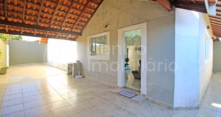 CASA à venda com 3 quartos em Peruíbe, no bairro Balneario Sao Joao Batista