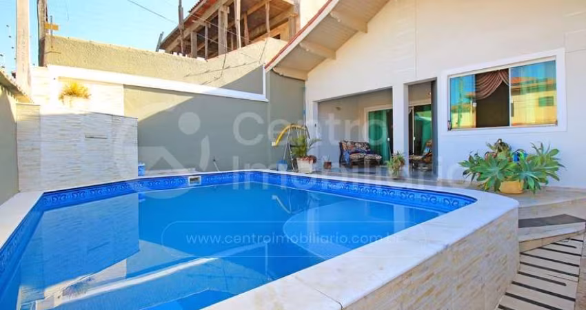CASA à venda com piscina e 3 quartos em Peruíbe, no bairro Balneario Barra de Jangada