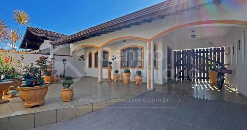 CASA à venda com 3 quartos em Peruíbe, no bairro Stella Maris