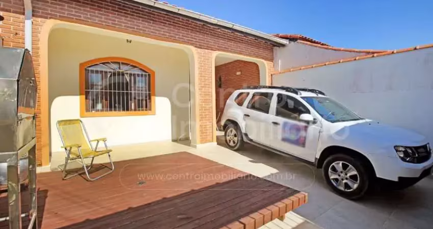 Casa à venda com piscina e 2 quartos em peruíbe, no bairro balneario sao joao batista
