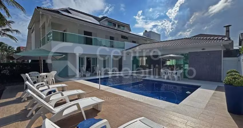 Casa à venda com piscina e 7 quartos em peruíbe, no bairro bougainvillee i