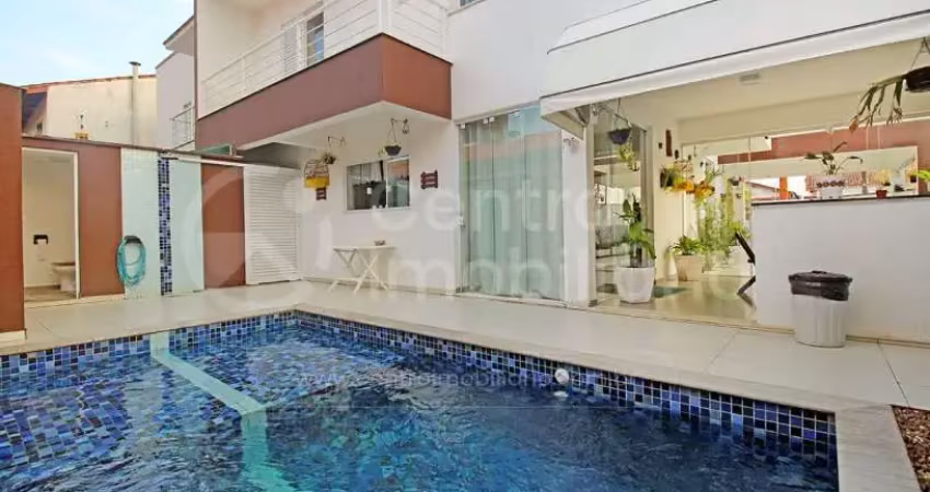 Casa à venda com piscina e 4 quartos em peruíbe, no bairro jardim imperador
