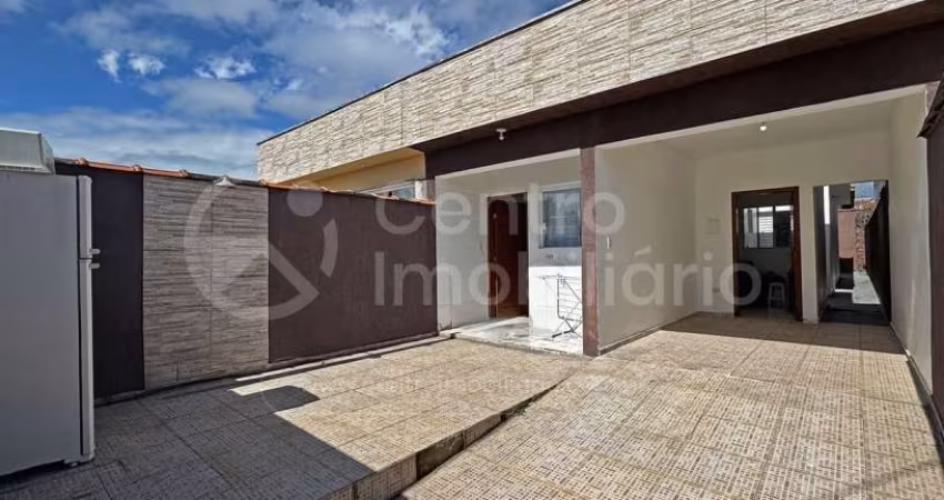 CASA à venda com 2 quartos em Peruíbe, no bairro Jardim Imperador