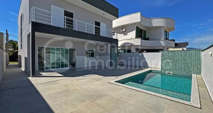 CASA à venda com piscina e 3 quartos em Peruíbe, no bairro Bougainvillee IV