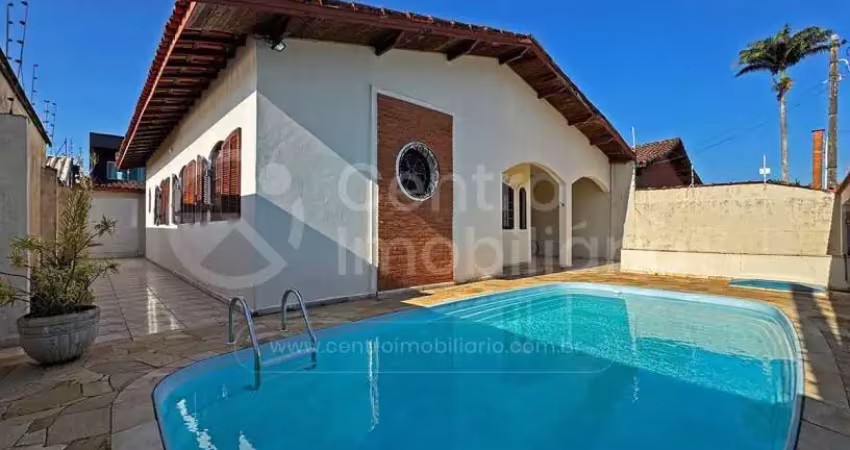 Casa à venda com piscina e 3 quartos em peruíbe, no bairro parque turistico