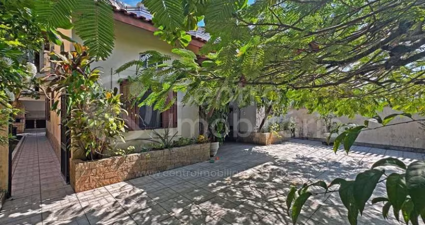 CASA à venda com 3 quartos em Peruíbe, no bairro Balneario Sao Joao Batista