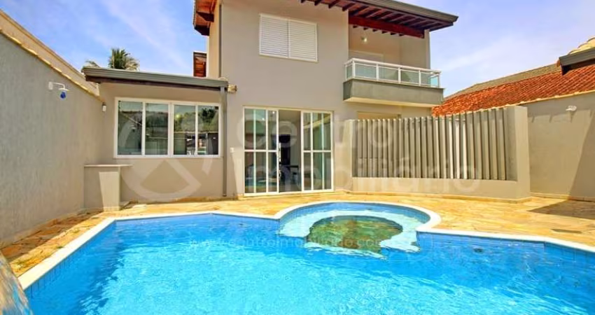 CASA à venda com piscina e 3 quartos em Peruíbe, no bairro Parque Balneario Oasis