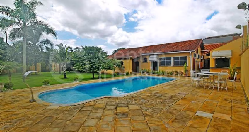 CASA à venda com piscina e 2 quartos em Peruíbe, no bairro Maria H Novaes