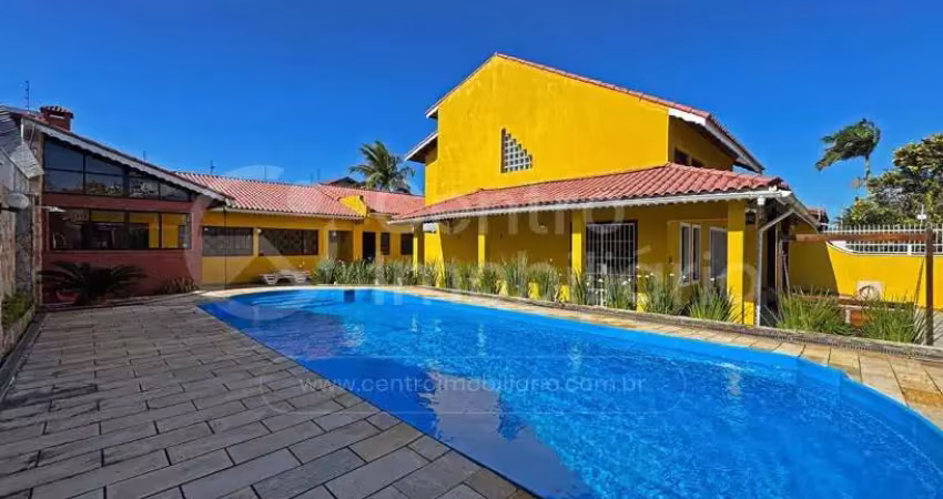 Casa à venda com piscina e 5 quartos em peruíbe, no bairro balneário casa blanca