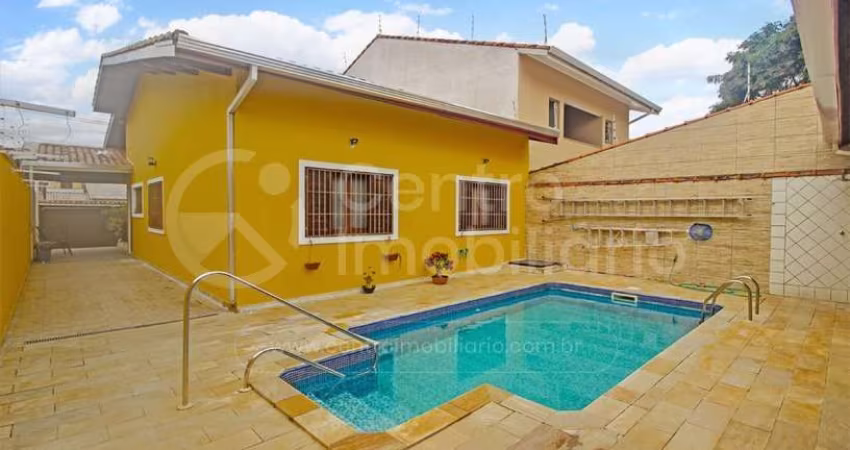CASA à venda com piscina e 3 quartos em Peruíbe, no bairro Balneario Barra de Jangada