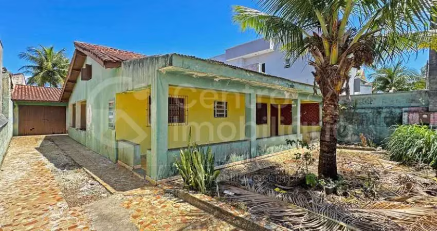 CASA à venda com 2 quartos em Peruíbe, no bairro Balneario Arpoador