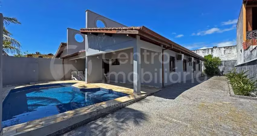 CASA à venda com piscina e 4 quartos em Peruíbe, no bairro Estancia Sao Jose