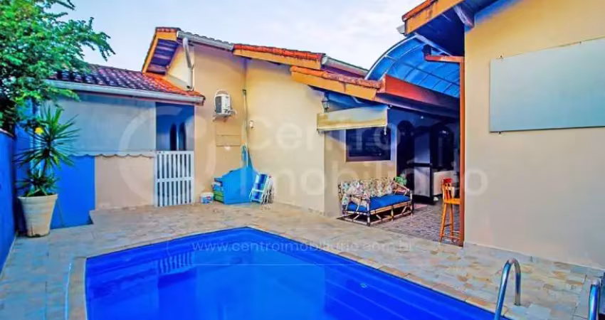 Casa à venda com piscina e 2 quartos em peruíbe, no bairro jardim mar e sol
