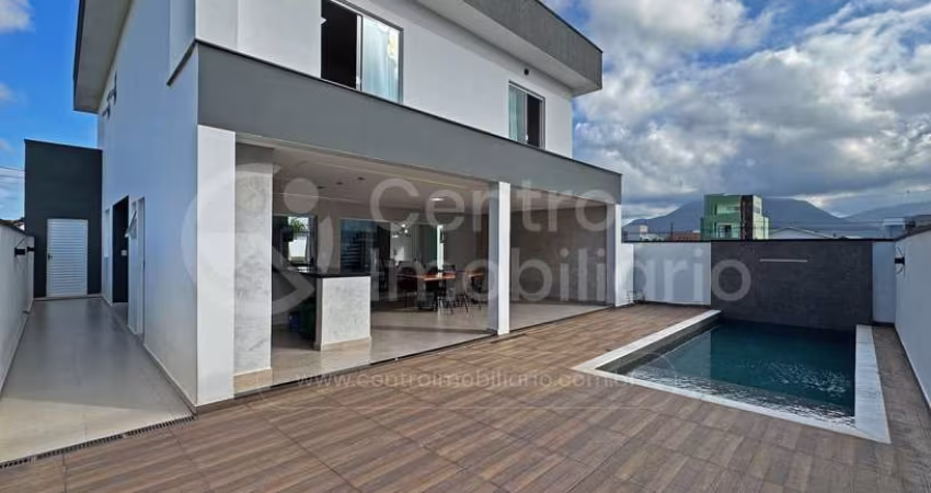 CASA à venda com piscina e 3 quartos em Peruíbe, no bairro Residencial Flora Rica