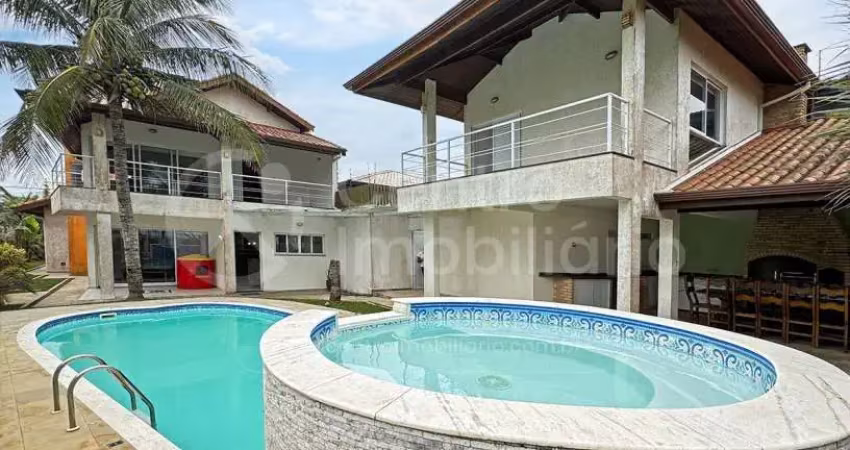 Casa à venda com piscina e 4 quartos em peruíbe, no bairro balneario josedy
