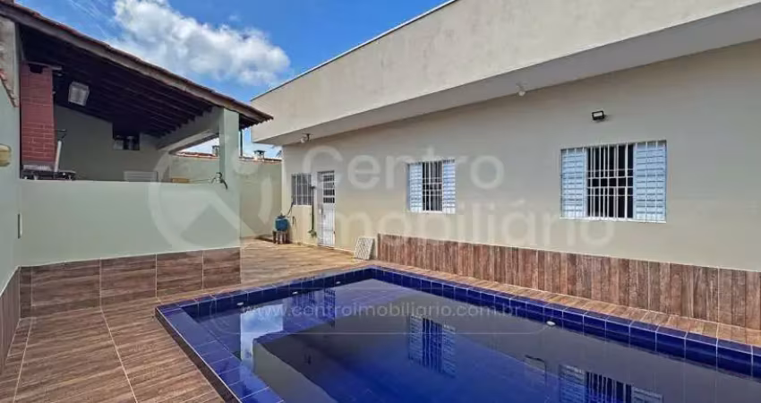 Casa à venda com piscina e 3 quartos em peruíbe, no bairro jardim mar e sol