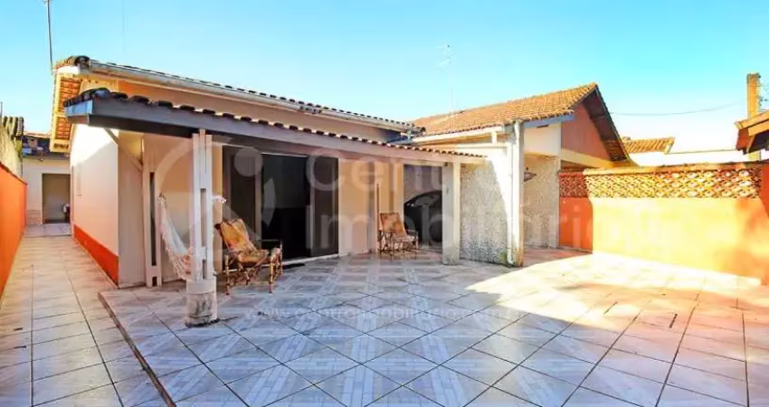 Casa à venda com 2 quartos em peruíbe, no bairro balneario sambura