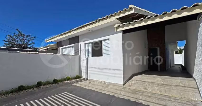 Casa à venda com piscina e 3 quartos em peruíbe, no bairro stella maris