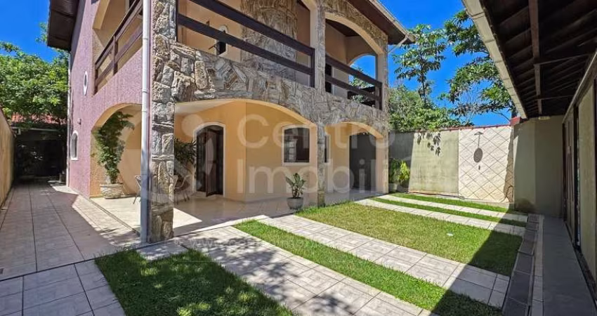 CASA à venda com 3 quartos em Peruíbe, no bairro Jardim Sao Luiz