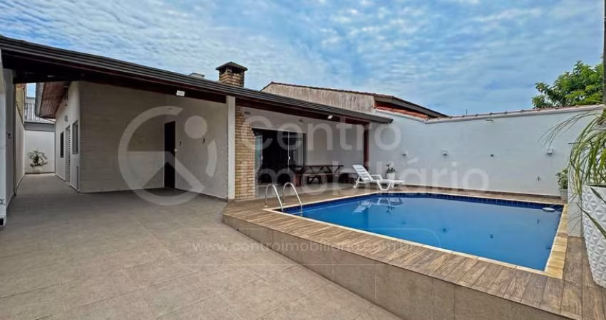 CASA à venda com piscina e 3 quartos em Peruíbe, no bairro Parque Balneario Oasis