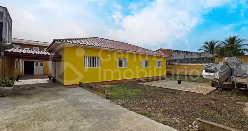 Casa à venda com 3 quartos em peruíbe, no bairro centro