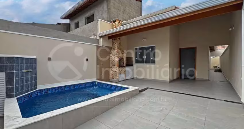 Casa à venda com piscina e 3 quartos em peruíbe, no bairro parque d aville