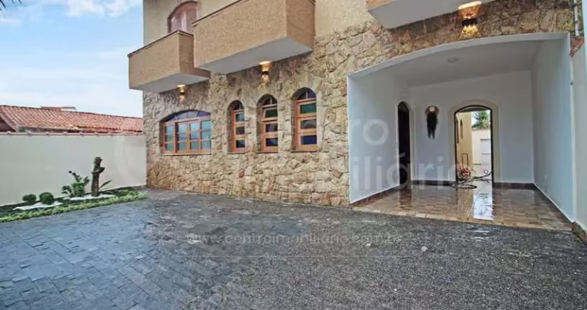 CASA à venda com 5 quartos em Peruíbe, no bairro Jardim Três Marias