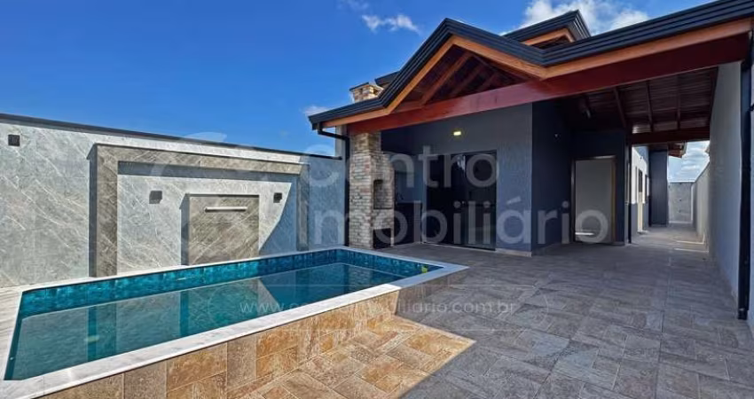 CASA à venda com piscina e 2 quartos em Peruíbe, no bairro Flora Rica
