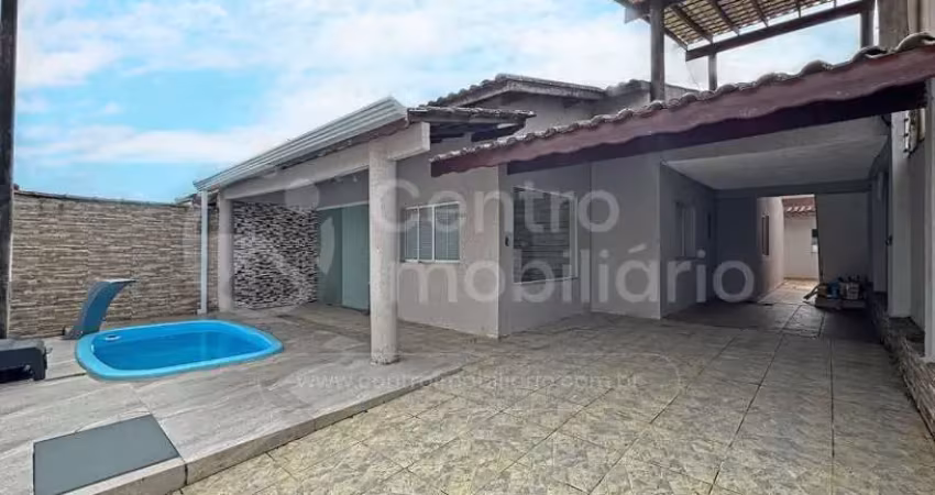 Casa à venda com piscina e 3 quartos em peruíbe, no bairro estancia sao jose