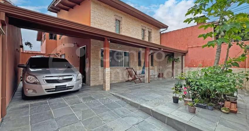 CASA à venda com 3 quartos em Peruíbe, no bairro Parque Balneario Oasis