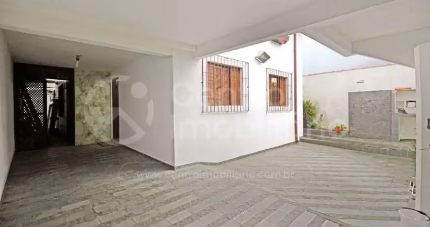 CASA à venda com 5 quartos em Peruíbe, no bairro Centro