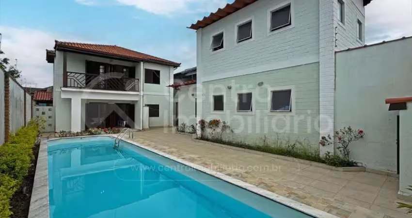 CASA à venda com piscina e 4 quartos em Peruíbe, no bairro Jardim Três Marias