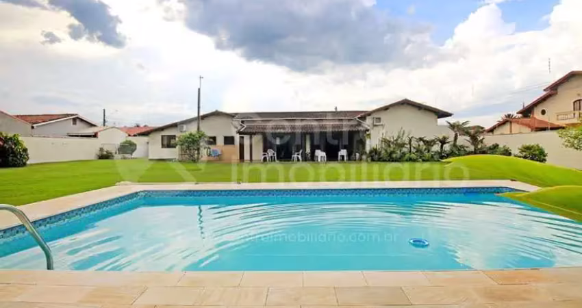 Casa à venda com piscina e 5 quartos em peruíbe, no bairro stella maris