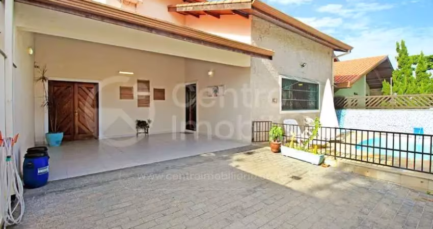 Casa à venda com piscina e 4 quartos em peruíbe, no bairro stella maris