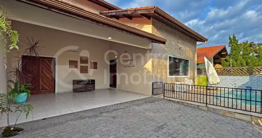Casa à venda com piscina e 4 quartos em peruíbe, no bairro stella maris