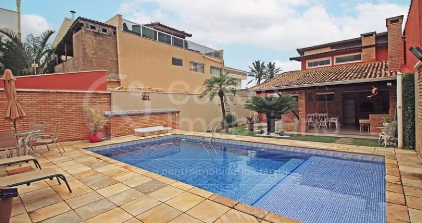 CASA à venda com piscina e 3 quartos em Peruíbe, no bairro Maria H Novaes