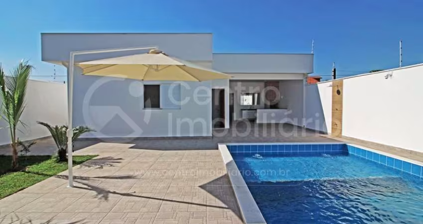 CASA à venda com piscina e 3 quartos em Peruíbe, no bairro Jardim Beira Mar